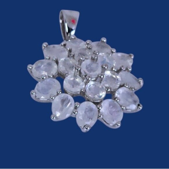 925 Sterling Silver Pendant 2x2cm with Natural Moonstone. - Picture 4 of 8